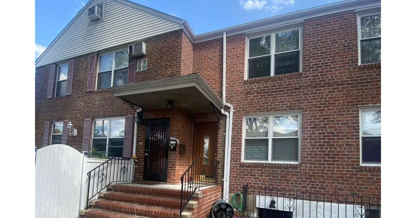 Helen  Arapis Queens